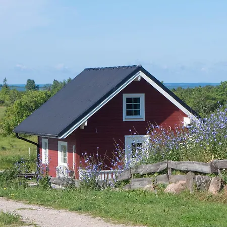 Anne's Holiday home Saastna